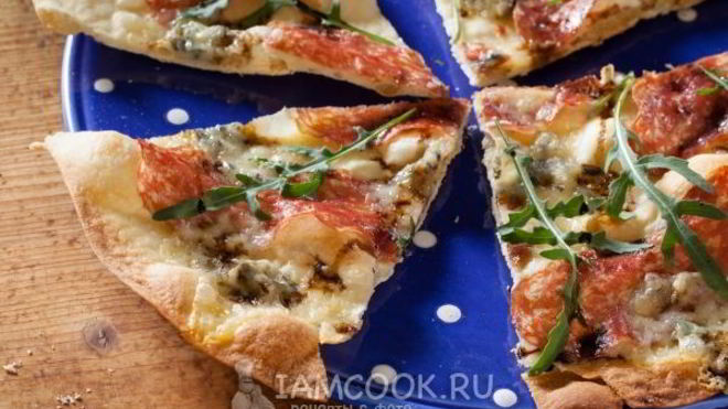 Рецепт Пиццы с горгонзолой, салями и рукколой