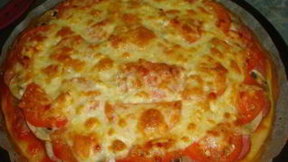 Рецепт Пиццы с колбасой грибами и помидорами в духовке