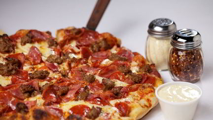 Рецепт Пиццы с колбасой и фаршем