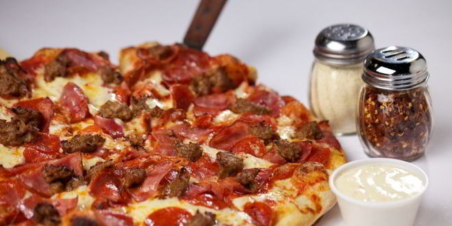 Рецепт пиццы с колбасой и фаршем