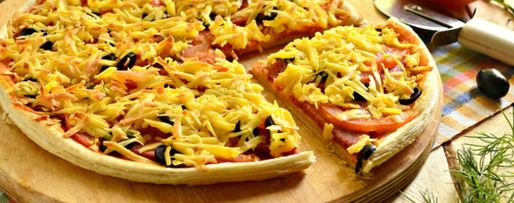 Шаг 3: пиццы с колбасой и маслинами