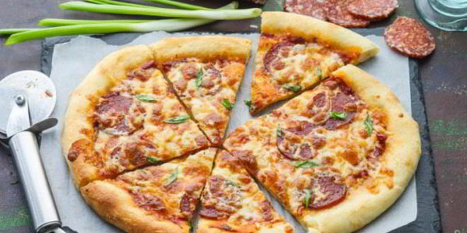 Рецепт пиццы с колбасой и сыром