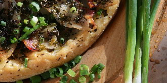 Рецепт пиццы с зеленым луком и тимьяном