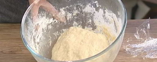 Шаг 2: пиццы с зеленым луком и тимьяном