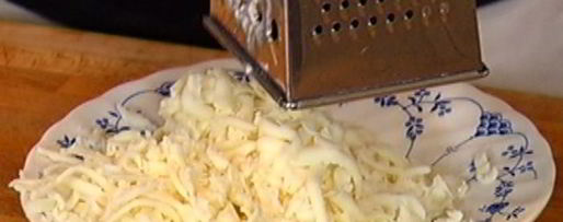 Шаг 7: пиццы со спаржей, сыром таледжо и спеком