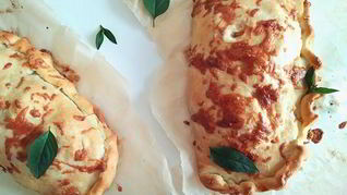 Рецепт Закрытой пиццы с курицей и чесноком