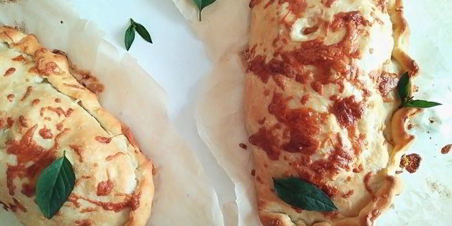 Рецепт закрытой пиццы с курицей и чесноком