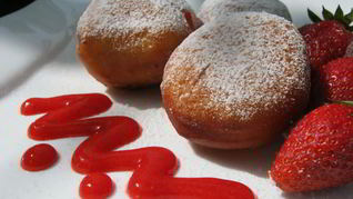 Рецепт Пончиков с клубничной начинкой