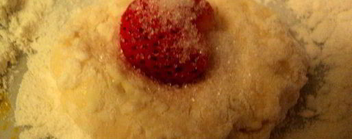 Шаг 3: творожных пончиков с клубникой