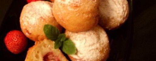 Шаг 7: творожных пончиков с клубникой