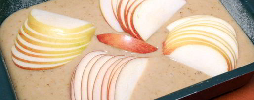 Шаг 6: постной медовой коврижки с яблоками