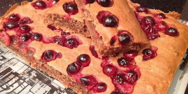 Рецепт постной шоколадной коврижки с клюквой