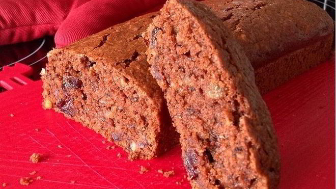 Рецепт Шоколадна-медовой коврижка с изюмом и орехами