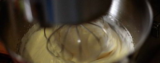 Шаг 2: бисквитной шарлотки