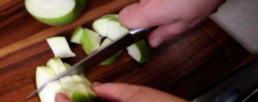 Шаг 3: бисквитной шарлотки