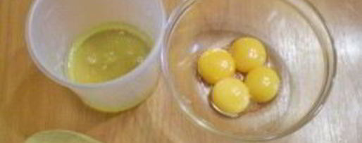 Шаг 1: бисквитного теста для шарлотки