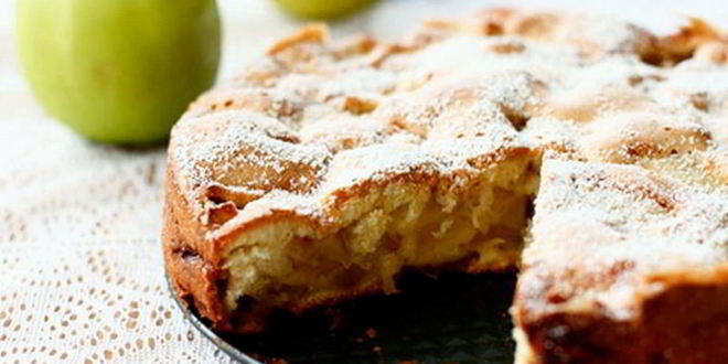 Рецепт диетической яблочной шарлотки на кефире