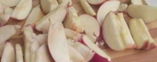 Шаг 2: красивой шарлотки с яблоками