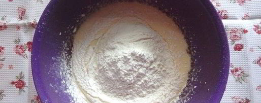 Шаг 2: меренговой шарлотки с малиной и белым шоколадом