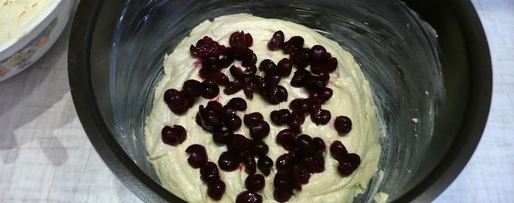 Шаг 6: пирога с вишней в мультиварке типа шарлотка