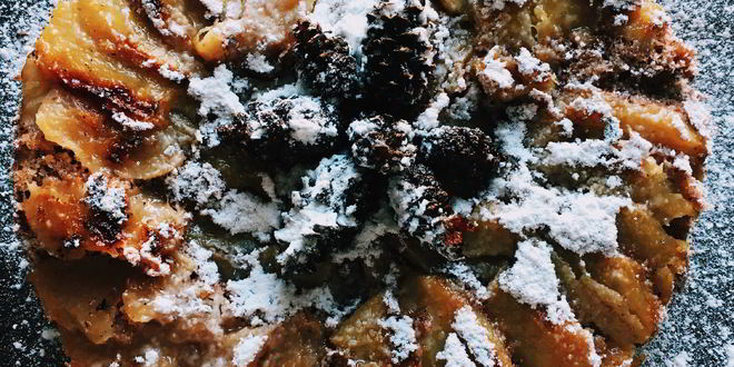 Рецепт простой шарлотки с корицей