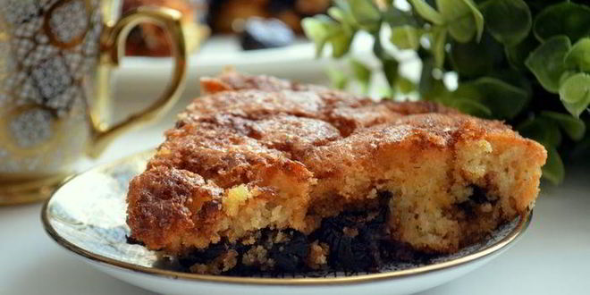 Рецепт шарлотки на манке с карамельным черносливом