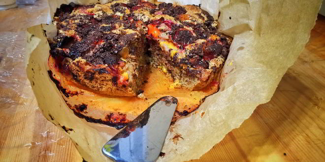 Рецепт шарлотки по-осеннему со сливами