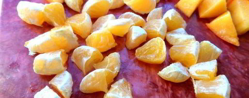 Шаг 10: шарлотки с ананасом и хурмой