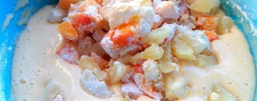 Шаг 12: шарлотки с ананасом и хурмой