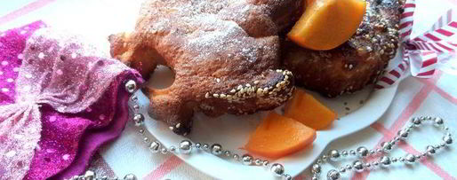 Шаг 22: шарлотки с ананасом и хурмой