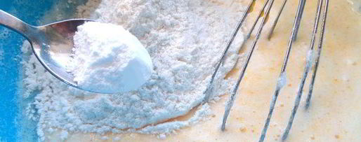 Шаг 5: шарлотки с ананасом и хурмой