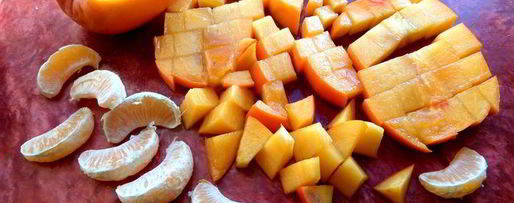 Шаг 8: шарлотки с ананасом и хурмой