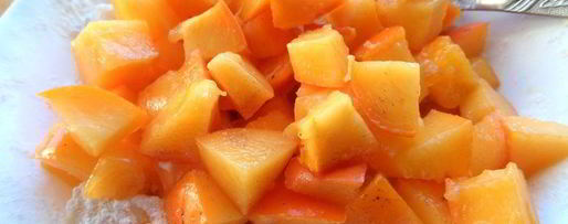 Шаг 9: шарлотки с ананасом и хурмой