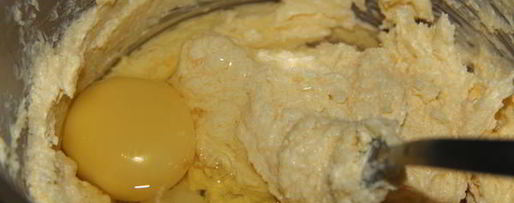 Шаг 4: шарлотки с ежевикой