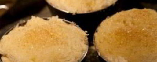 Шаг 5: шарлотки с грушами