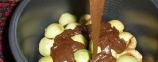 Шаг 4: шарлотки с какао и яблоками