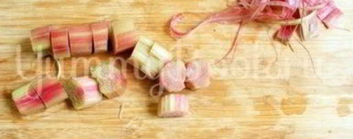 Шаг 1: шарлотки с ревенем в мультиварке