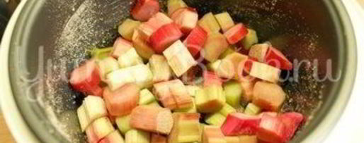 Шаг 2: шарлотки с ревенем в мультиварке