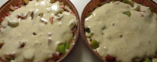 Шаг 12: шарлотки с ревенем, вяленой вишней и пряностями