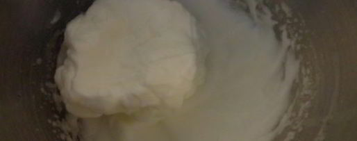 Шаг 8: шарлотки с ревенем, вяленой вишней и пряностями