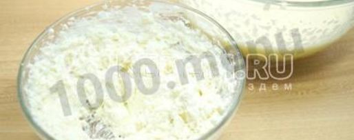 Шаг 3: шарлотки с творогом и яблоками