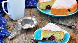 Рецепт Шарлотки с вишней замороженной