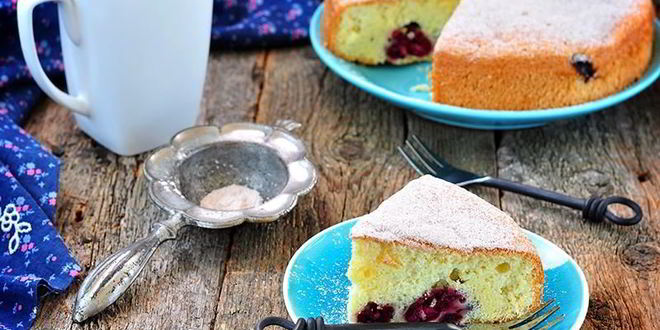 Рецепт шарлотки с вишней замороженной