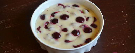 Шаг 8: шарлотки с вишней