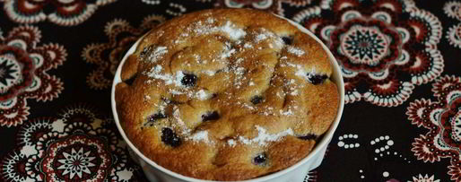 Шаг 9: шарлотки с вишней