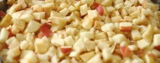 Шаг 3: шарлотки с яблочками