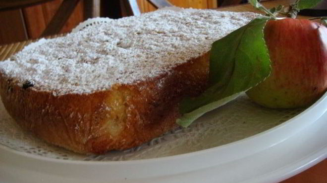 Рецепт Шарлотки с яблоками и изюмом