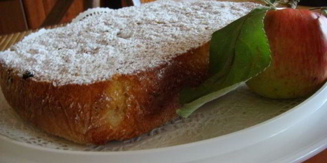 Рецепт шарлотки с яблоками и изюмом