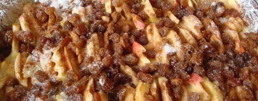 Шаг 4: шарлотки с яблоками и изюмом