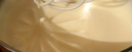 Шаг 3: шарлотки с яблоками и медовым бисквитом